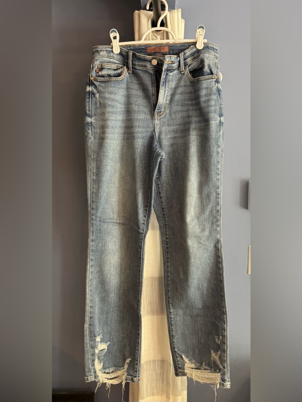 Classic Straight-Leg Women's Jeans in Medium Blue - Picture 2 of 3